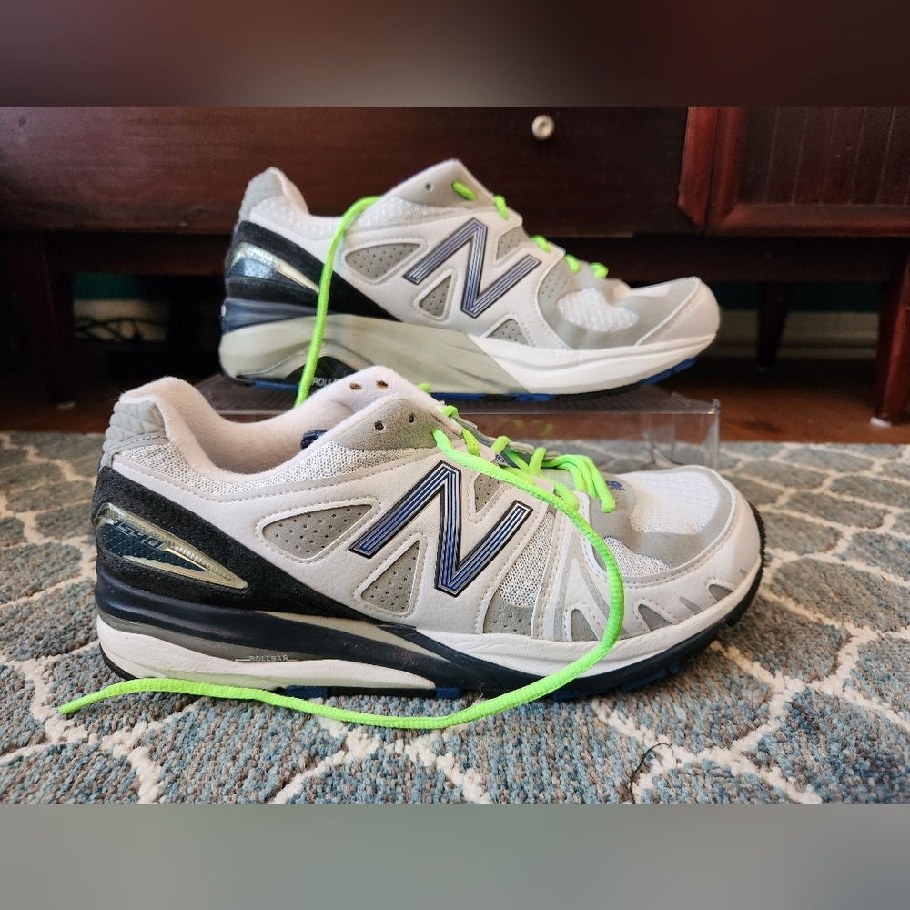 New Balance 1540 Men's 8 Wide (2E) Like New